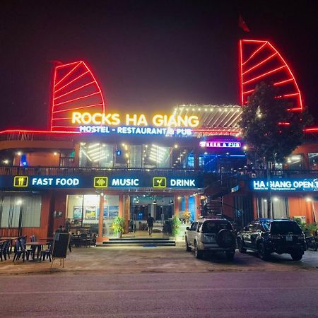 Rocks Ha Giang Hostel & Tour Buitenkant foto