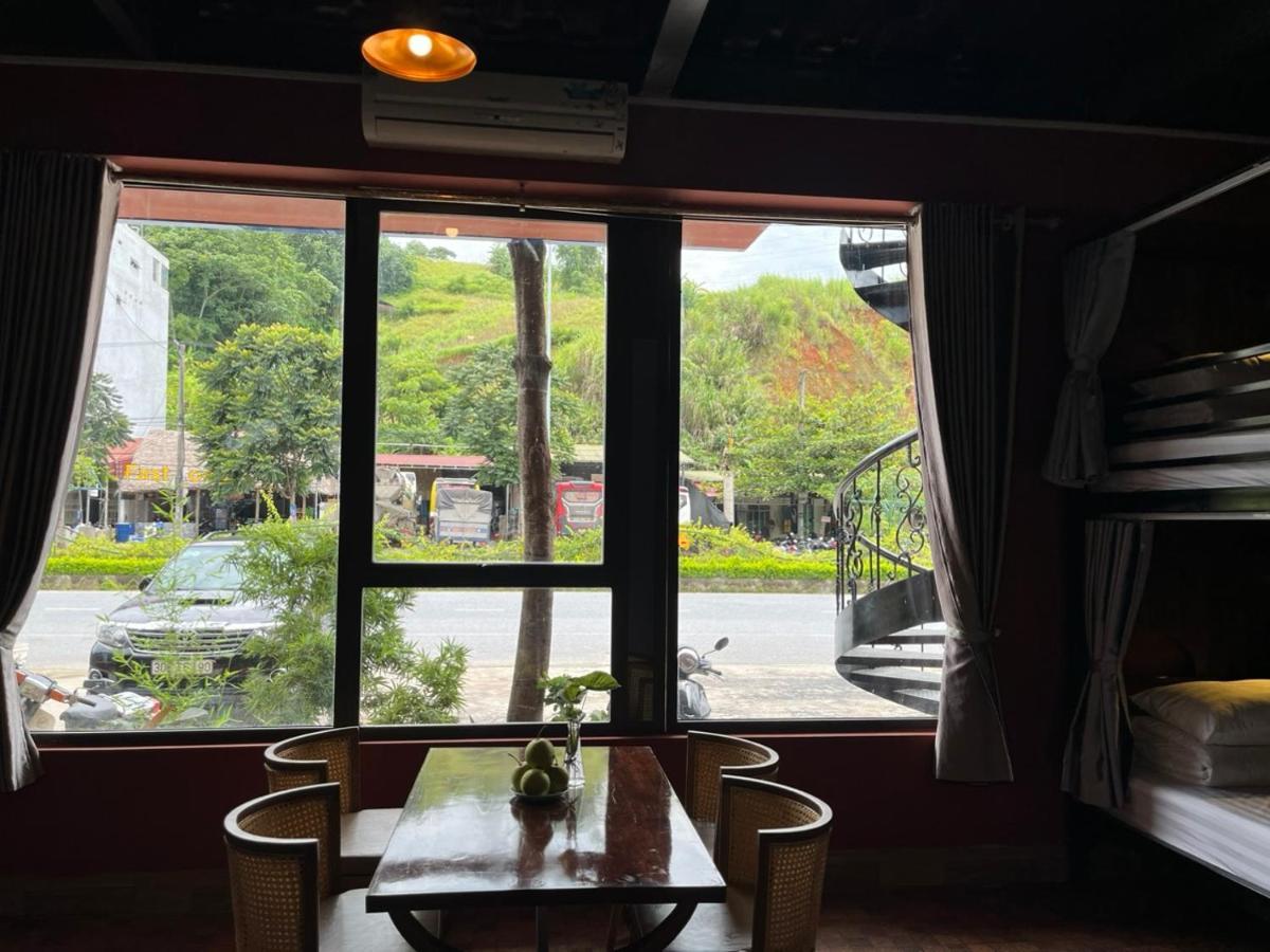 Rocks Ha Giang Hostel & Tour Buitenkant foto