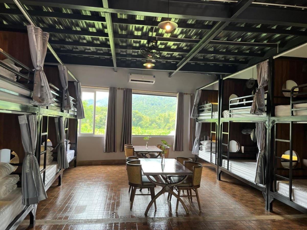 Rocks Ha Giang Hostel & Tour Buitenkant foto