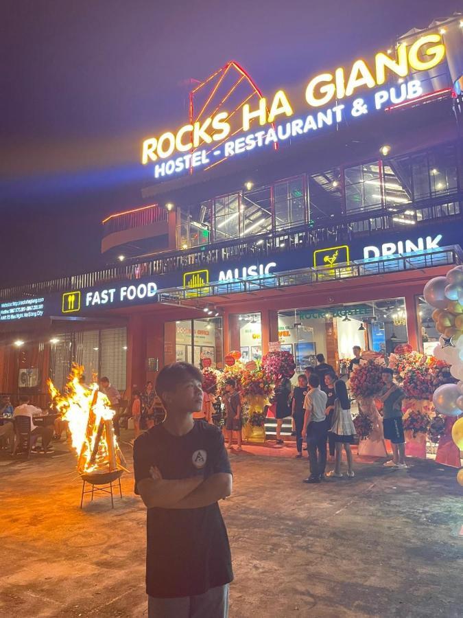 Rocks Ha Giang Hostel & Tour Buitenkant foto