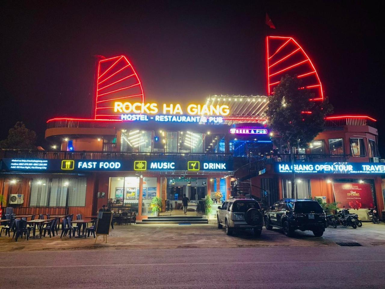 Rocks Ha Giang Hostel & Tour Buitenkant foto