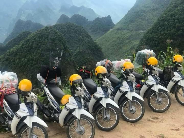 Rocks Ha Giang Hostel & Tour Buitenkant foto
