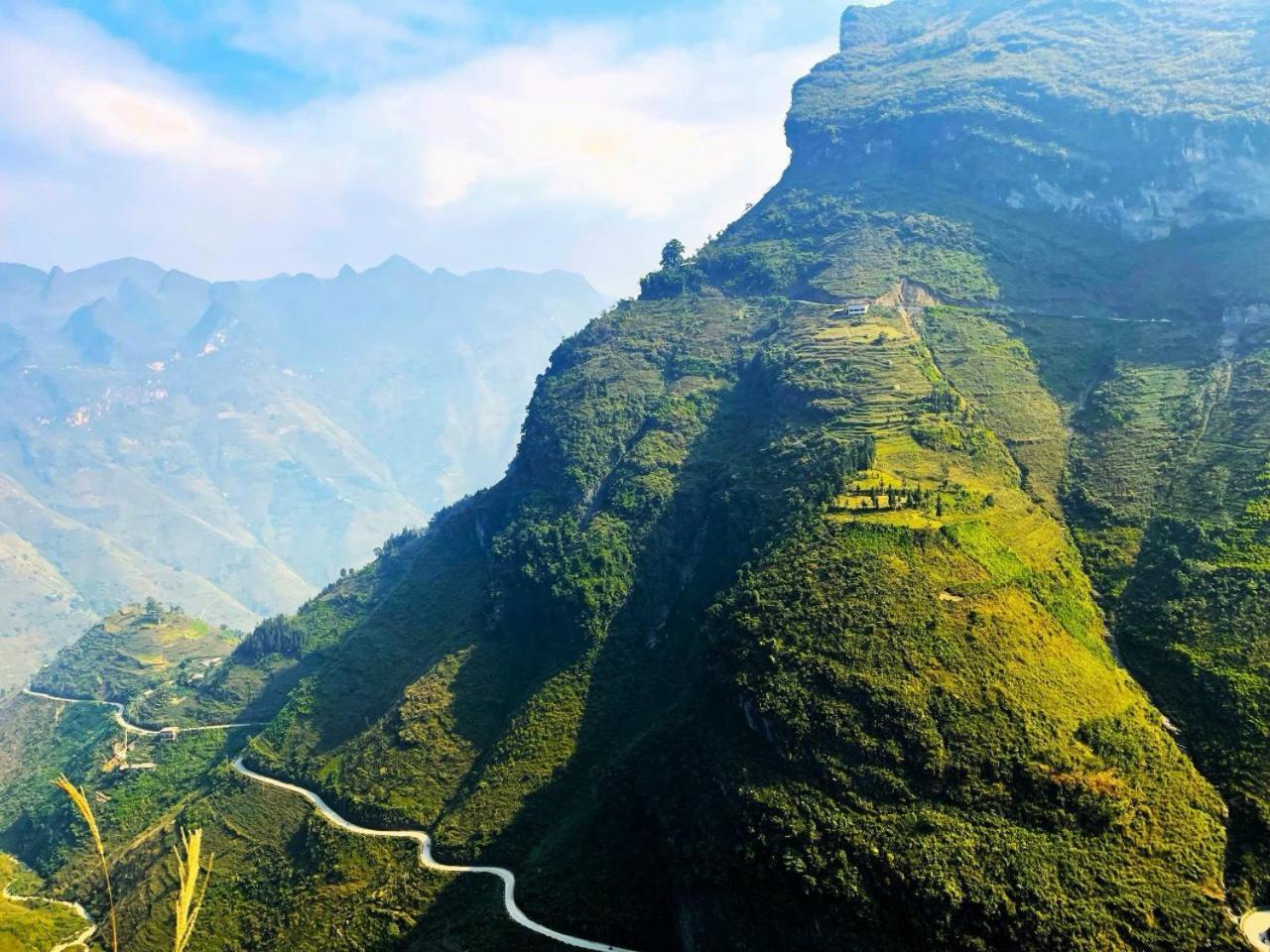 Rocks Ha Giang Hostel & Tour Buitenkant foto