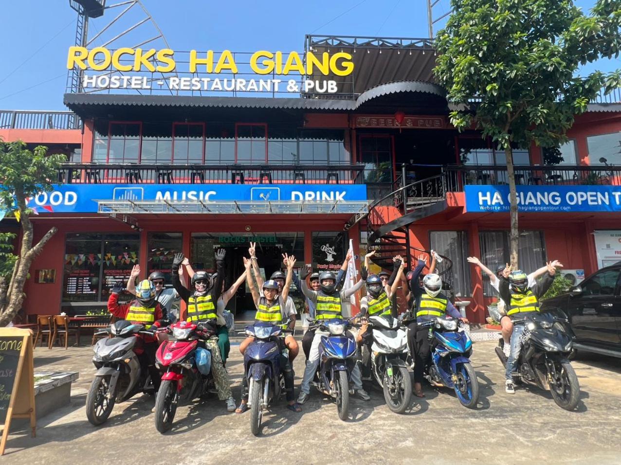 Rocks Ha Giang Hostel & Tour Buitenkant foto