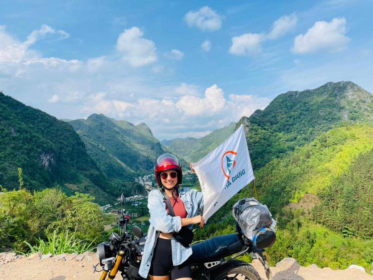 Rocks Ha Giang Hostel & Tour Buitenkant foto